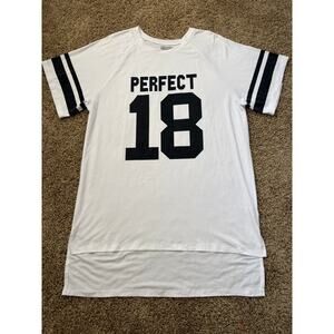 6ixty8ight Perfect 18 Graphic High-Low T-Shirt Womens Size Large